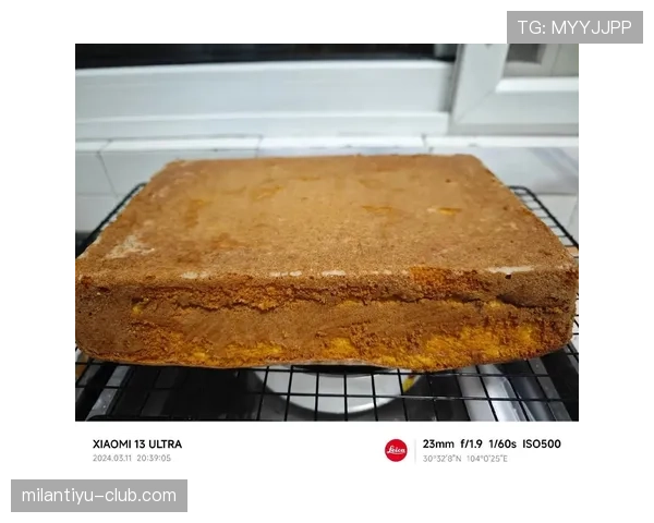 西蒙·拜尔斯训练完随手吃块蛋糕,网友:你管这叫恢复餐? 西蒙·拜尔斯训练完随手吃块蛋糕,网友:你管这叫恢复餐?